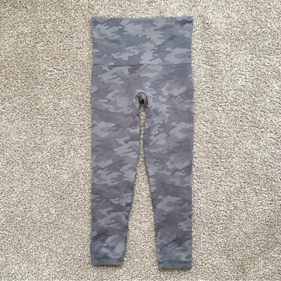Spanx Camo Crop Leggings - Picture 4 of 7